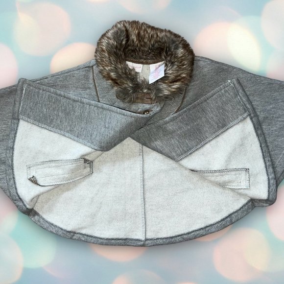 Baby Girl’s Gray Brown Faux Fur Winter Poncho Cape Jacket Size 12 Months - Picture 3 of 5